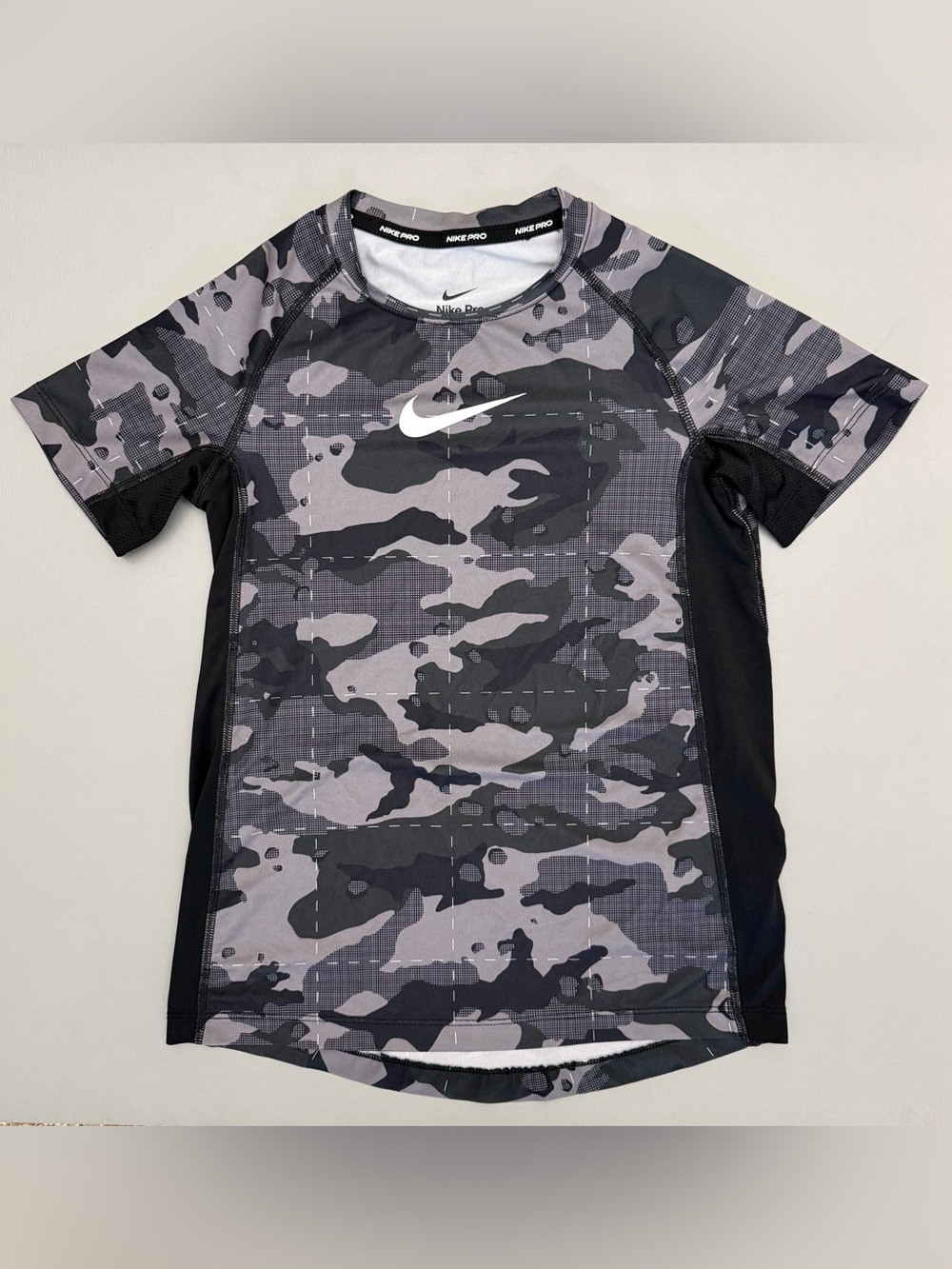 Nike Pro Dri-FIT Youth Camo Compression Shirt Size S Gray Black Short Sleeve